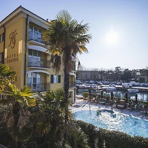 Terme 4* סירמיונה